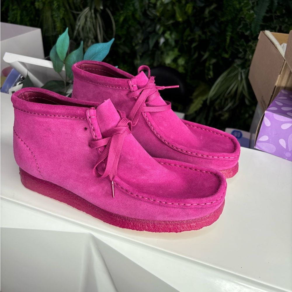 Brand new Clark’s Wallabees color berry suede size 42